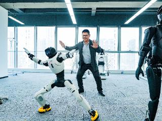 不喊累、不摸鱼，人形机器人给河南企业打工