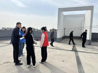 济宁市任城区安居街道滨河社区：整治乱晾乱搭，净化环境秩序