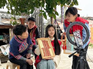 浙江建德：三心绘就青春色 一脉传承“志愿红”