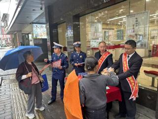 工行贵阳清镇支行与清镇市消防救援大队联合开展防灾减灾主题宣传活动