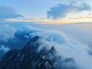 上饶灵山开启云海+高山杜鹃模式