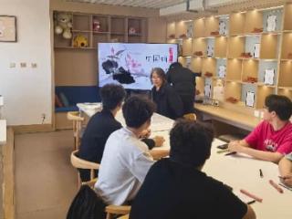 河北建材职业技术学院举办“水墨书香・笔润校园”沉浸式中国画体验活动