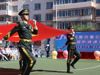 张家口市桥西区蒙古营小学举行爱国主义教育升国旗仪式