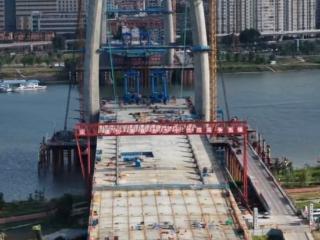 蚌埠延安路大桥北岸引桥贯通 与主桥成功“牵手”