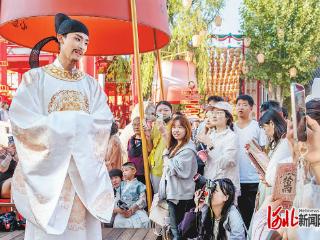 河头老街遇“李白”，千年诗意撞满怀