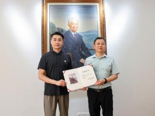 赵朴初纪念馆获赠《大德赵朴初》油画肖像