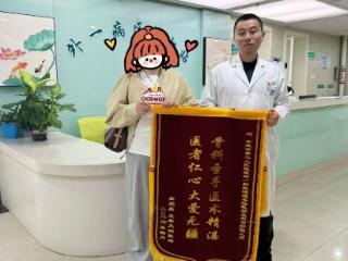 方寸锦旗暖人心，声声认可催前行