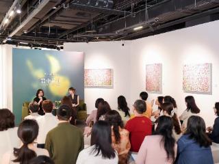 岩中生韵 语润泉城｜GIADA《岩中花述》梁鸿线下专场分享会落地济南贵和购物中心