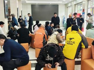 济宁市任城区阜桥街道联合美团外卖平台开展“以考促学强安全 文明骑行保平安”活动