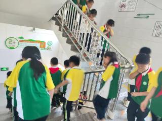 莒南县坊前镇龙头小学开展防震减灾专题活动