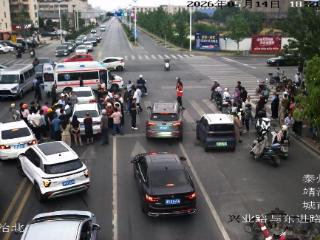 路口“生死营救” 照见“靖善靖美”