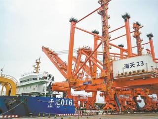 智能化设备上新 厦门港智能化作业全场景链条不断完善