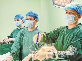 医生仅开一个7毫米切口 解除腰椎三处顽疾