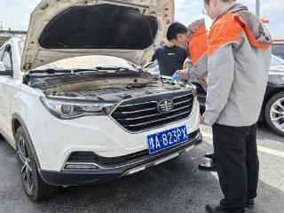 平安产险郑州中心支公司开展“停车关爱 道路救援”专项行动