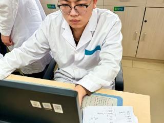 从新乡到北京！这位地方医学院的“非典型”学子如何叩开北大校门？