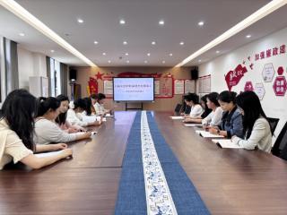教师先行，用专业守护数字时代的童年