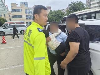 急难时刻有“警”色！聊城市东昌府区交通管理大队紧急护送儿童就医