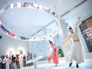 杭州又添一处浪漫打卡点 “凤凰于飞”爱情文化体验馆开馆