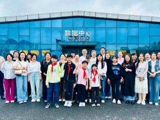 吴家山第四小学带家长“沉浸式”盯梢学生餐