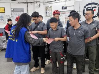 筑牢安全防线 凝聚治理力量——小市街道总工会开展新业态关爱服务活动