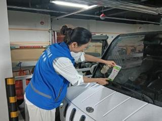 济宁市任城区南张街道悦来社区：网格员发力整治非机动车占道 文明停车护航出行安全