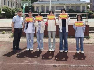余干县中等职业学校举行2026年期中表扬大会