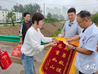 10分钟，阜阳这群人抢回两条命