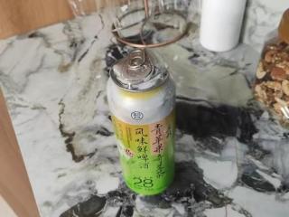罐装鲜啤酒常温放20多天家中“爆炸” 厂方称须冷藏储存