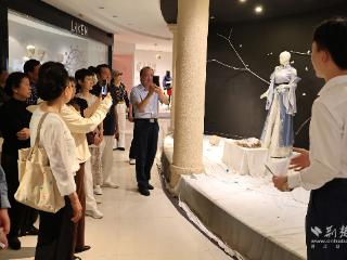 “职教蓝”遇见“时尚美”！社区居民沉浸式体验职教魅力