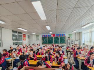 以心向阳，与自己温柔相遇——临沂第六中学心理健康月系列活动之心理主题实践课程