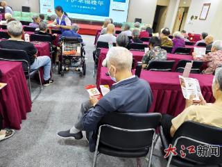 大地保险上饶中心支公司开展第十一届520客户节宣传活动