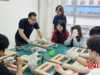 卢龙：古城遇琴声 匠心育新人