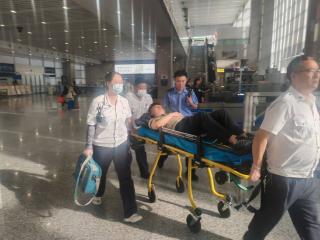 旅客酒后乘车突发身体不适 蚌埠南站工作人员紧急接力施救