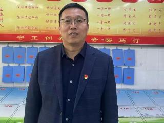 发现榜样丨菏泽一中高71级第二党支部书记许振领：丹心化雨育栋梁，躬耕不辍守初心