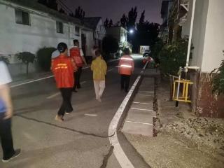济宁市任城区二十里铺街道后杨村开展“夜巡守平安 初心护家园”志愿服务活动