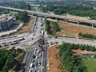 疏通交通堵点 优化出行环境——泰安高新区长城路—一天门大街路口改造工程通车
