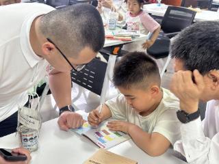 以科技为媒 以书香为桥 共育新东苑社区“未来苗”