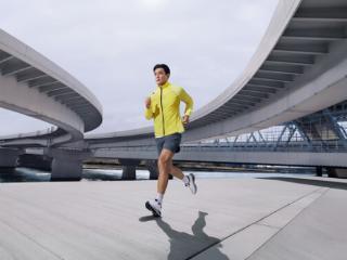 迪桑特推出全新DYNAMIC FLUID 4.0流体鞋及「迪桑特破风」跑步夹克 以专业跑步装备助力城市跑者畅跑前行