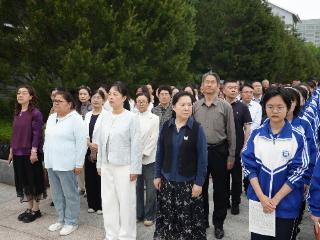 笃行致远 聚力前行——济南市莱芜第一中学65级升旗仪式顺利举行