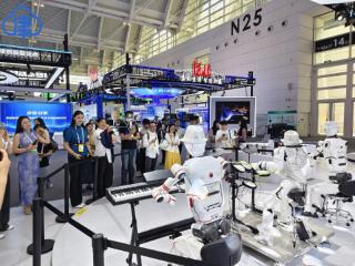 你好，机器人！2026智博会，一场炫酷的“未来派对”！ 扫码阅读手机版