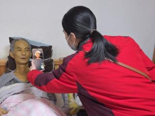 暖心服务上门办 联通担当显温情