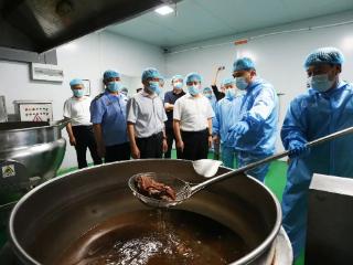 菏泽市委常委、副市长王昌华督导调研食品安全专项整治工作