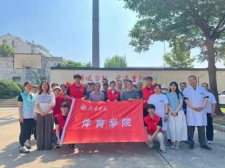 曲阜市鲁城街道：健康义诊进社区，八段锦舞悦邻里