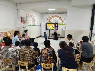 济宁市泗水县泗河街道古城社区向日葵亲子小屋开展《鸡蛋哥哥》趣味绘本公益课