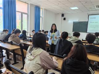 用爱心点亮阅读之光——记山东文化产业职业学院教师、莱西市状元楼公益书屋创办人程安娜