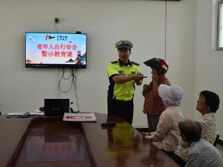 郯城县杨集镇：老年人交通安全警示教育进村居 筑牢农村出行安全防线