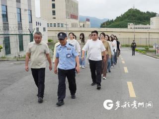 汇川区开展“清风常伴·廉洁齐家”“一把手”家属家风廉洁教育活动