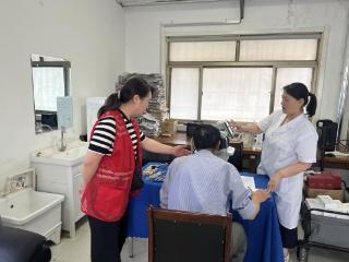 济宁市任城区阜桥街道浣笔泉社区：爱心护眼进社区 便民服务暖人心