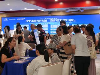求职充电两不误：罗湖区“招聘+课堂”双场联动举办