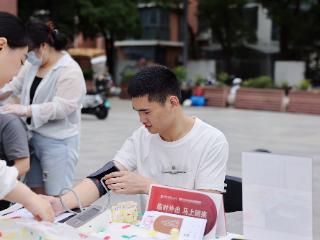 青年汇社区举办“青春不打烊·趣玩一夏”市集